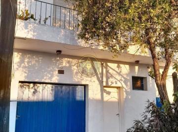 Casa · 220m² · 5 Ambientes · 4 Cocheras · Casa en Villa Granaderos de San Martín