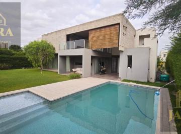 Casa · 315m² · 5 Ambientes · 2 Cocheras · Venta Casa Nuevo Quilmes 5 Ambientes