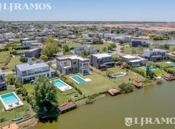Casa · 243m² · 6 Ambientes · 1 Cochera · Casa - El Canton Norte a La Laguna - Pg