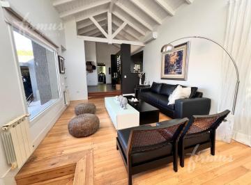Casa · 360m² · 9 Ambientes · 2 Cocheras · Casa en Lomas Los Carolinos de 3 Dorm.