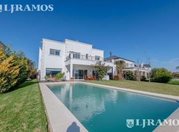 Casa · 245m² · 5 Ambientes · Casa - El Canton - Norte