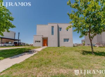 Casa · 175m² · 4 Ambientes · 3 Cocheras · Casa con Vista Al Agua en El Cantón Norte