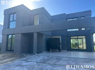 Casa · 180m² · 5 Ambientes · Casa en Venta Desarrollada en 2 Plantas en Canton Golf Pg