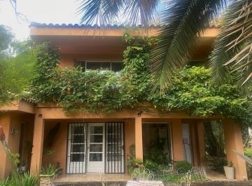 Casa · 320m² · 6 Ambientes · 2 Cocheras · Casa en Villa Elisa