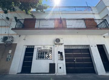 Casa de 3 ambientes, General San Martín · PH Planta Baja Al Frente de 3 Ambientes Amplios con Patio y Cochera Para 2 Autos