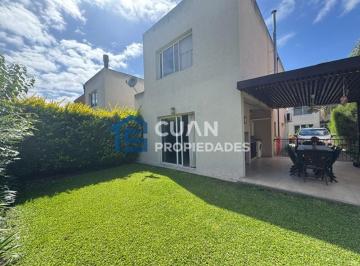 Casa · 180m² · 4 Ambientes · 2 Cocheras · California Village en Venta - Cuan Propiedades