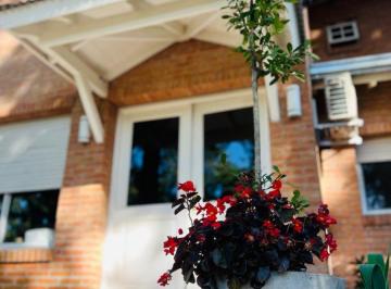 Casa de 5 ambientes, Ituzaingó · Casa en Venta, 5 Ambientes, Parque Leloir