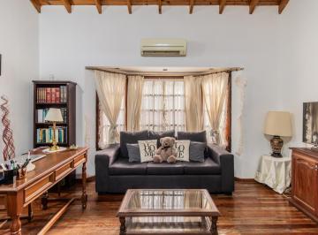 Casa · 155m² · 6 Ambientes · 1 Cochera · Casa en Villa del Parque