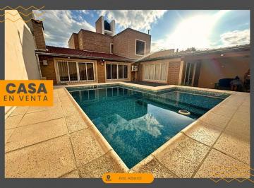 Casa · 180m² · 8 Ambientes · 2 Cocheras · Casa en Venta en Alto Alberdi - 3 Dorm., Patio con Pileta y Cochera Doble
