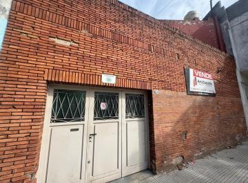 PH · 139m² · 3 Dormitorios · 1 Cochera · Venta PH 4 Amb C Cochera. Av Castañares 1700. Parque Chacabuco. Caba