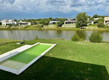 Casa · 228m² · 6 Ambientes · Casa en San Matias