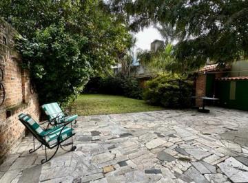 Casa · 200m² · 3 Dormitorios · 1 Cochera · Casa en Punta Chica Ambrosoni 500