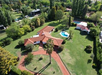 Casa de 10 ambientes, Chacras de Coria · Casa en Chacras de Coria con Piscina, Quincho y Cancha de Tenis