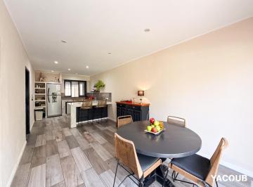 Casa · 140m² · 4 Ambientes · PH en Venta - 3 Dorm. 4 Baños - La Plata