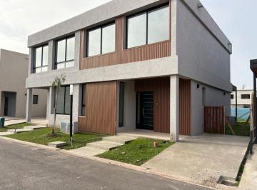 Casa · 121m² · 4 Ambientes · 1 Cochera · Casa en Venta Barrio Spring Park Pilar