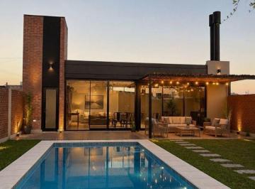 Casa de 3 ambientes, Resistencia · Casa con Piscina - Apta Credito - a Estrenar