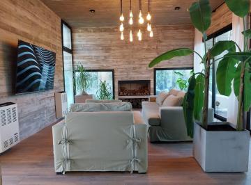 Casa · 200m² · 6 Ambientes · 2 Cocheras · Casa con Pileta y Vista Al Golf, en Isla del Golf, Pinamar