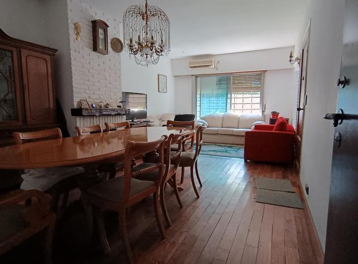 Casa · 266m² · 6 Ambientes · 4 Cocheras