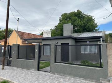 Casa · 125m² · 6 Ambientes · 2 Cocheras · Casa a Estrenar en Villa Allende con Tres Dorm. y Patio