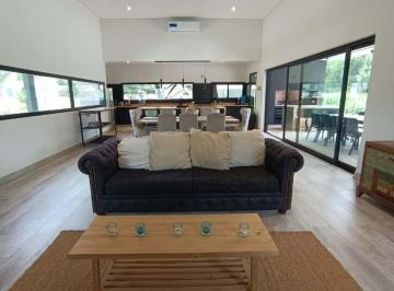 Casa · 200m² · 5 Ambientes · Casa en Venta en Barrio Deportivo de Costa Esmeralda
