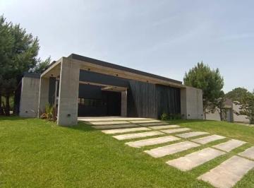 Casa · 200m² · 5 Ambientes · Casa en Venta en Barrio Deportivo de Costa Esmeralda