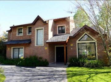 Casa · 324m² · 8 Ambientes · Excelente Propiedad en Alquiler en Highland Park