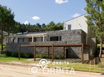 Casa · 280m² · 6 Ambientes · 3 Cocheras · Casa en Venta en Barrio Marítimo 3, Costa Esmeralda, Cerca de La Playa