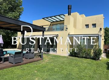 Casa · 878m² · 5 Ambientes · Casa en Venta 5amb - Piscina con Playa Húmeda en Barrio Los Naranjos Canning