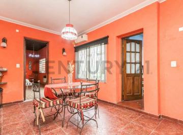 Casa · 225m² · 5 Ambientes · 1 Cochera · Venta de Casa 5 Ambientes en Lomas de Zamora!