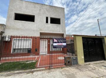 PH · 1m² · 3 Ambientes · Venta Hermoso PH Al Frente con 2 Dorm. y Cochera Compartida con La Otra Unidad Funcional, El C