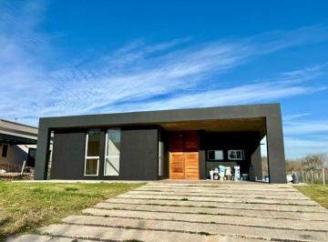 Casa · 190m² · 4 Ambientes · 3 Cocheras · Casa en Venta en San Sebastian - Area 2, San Sebastian, Escobar