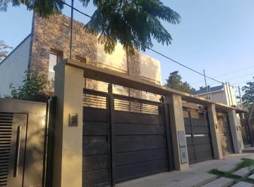 Casa · 90m² · 4 Ambientes · 1 Cochera · Casa - Duplex - Venta - City Bell