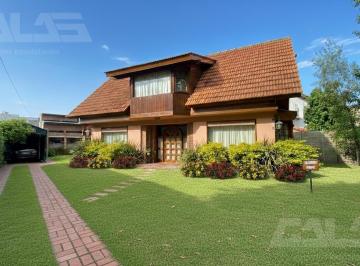 Casa · 300m² · 4 Ambientes · 2 Cocheras · Casa en Venta 4 Ambientes con Jardín y Cochera en Ituzaingó Norte