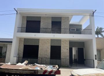 Casa · 220m² · 5 Ambientes · 6 Cocheras · Amplísima y Solida Casa, 220 m Cubiertos + Parque