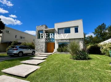 Casa · 266m² · 6 Ambientes · 2 Cocheras · Casa Venta 3 Dorm. Barrio Ayres de Pilar, Lote de 813 m² Pilar