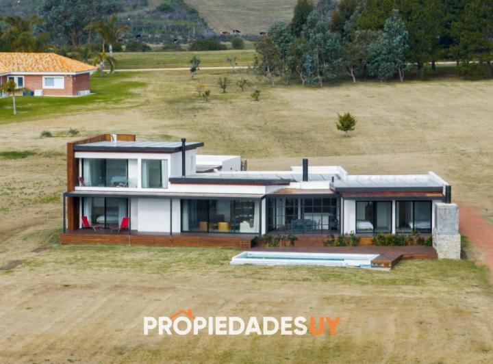 Casa · 5000m² · 5 Ambientes · 1 Cochera