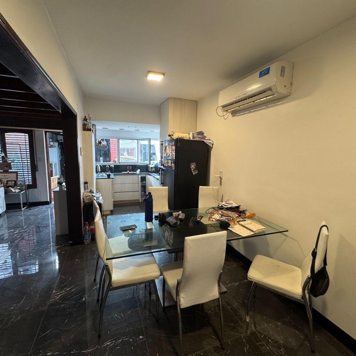 Casa 3 amb reciclada, 300m² con patio y entrada de auto — San Juan