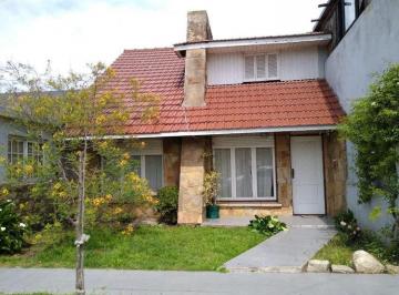Casa · 170m² · 5 Ambientes · 2 Cocheras · Casa 5 Ambientes Sobre Lote de 10x43,30 en Bosque Alegre