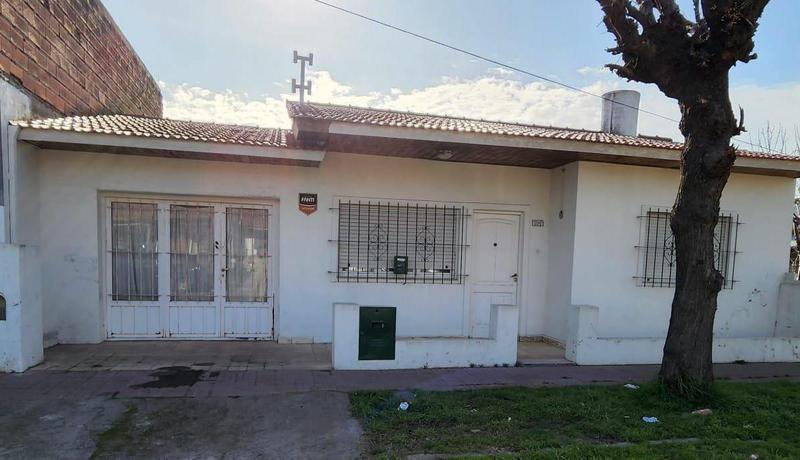 Chalet 3 amb, 90m² con garage y jardín — Nápoles