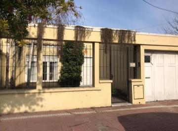 Casa · 130m² · 3 Ambientes · 1 Cochera · Casa 3 Ambientes con Quincho Todo en Planta Baja Sobre Lote de 195 m² en Formosa y 14 de Julio