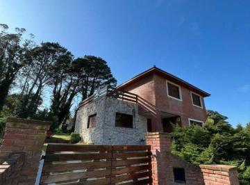 Casa · 220m² · 3 Ambientes · 2 Cocheras · Excelente Chalet 3 Ambientes Sobre Lote de 700 m² en Sierra de Los Padres