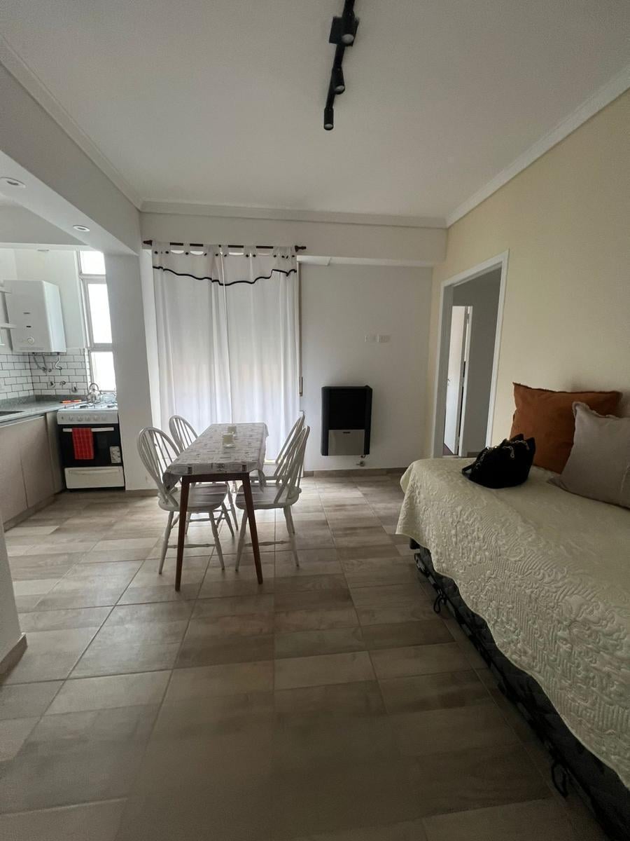 Depto 2 ambientes en piso 12 Luro entre Corrientes y Entre Rios