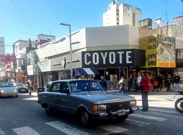 Local comercial · 100m² · 3 Ambientes · Excelente Local en Esquina Peatonal Rivadavia y Moreno!