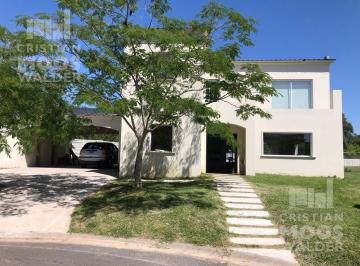 Casa · 210m² · 5 Ambientes · 1 Cochera · Casa en San Matias