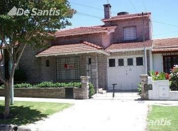 Casa · 120m² · 3 Ambientes · 1 Cochera · Alquiler por Temporada - Chalet 3 Ambientes - 6 Plazas
