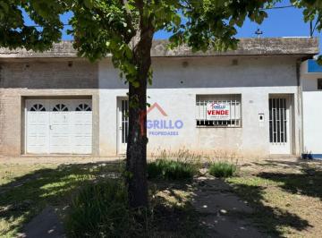 Casa · 120m² · 5 Ambientes · 1 Cochera · Casa en Coronel Bogado