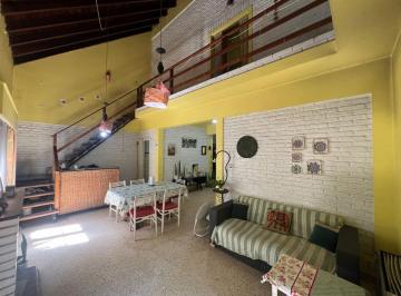 Casa de 6 ambientes, Esteban Echeverría · Apto Credito! Propiedad con 2 Viviendas Sobre 300 m² de Lote!