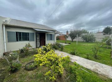 Casa · 84m² · 4 Ambientes · 2 Cocheras · Casa en Venta en 94 Entre 5 y 5 Bis