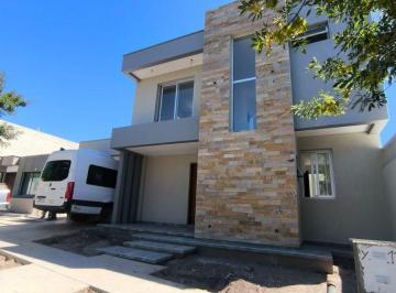 Casa de 6 ambientes, Mayor Drummond · Estupenda Casa (Entrega en Breve) / B° Rincón de Drummond, Luján de Cuyo