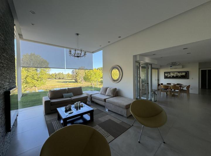 Casa · 230m² · 7 Ambientes